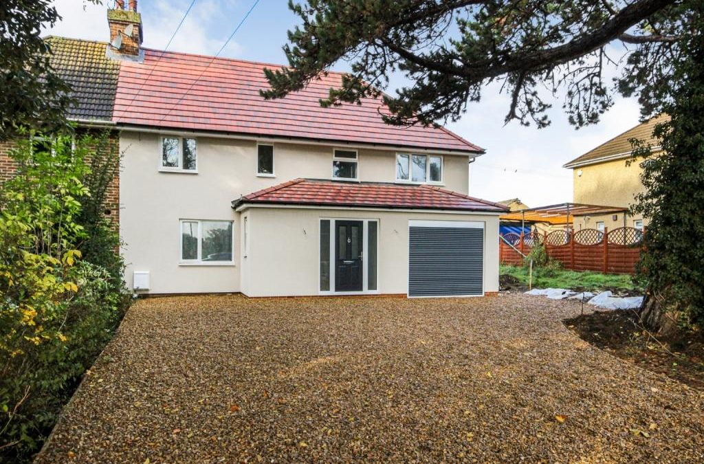 How to Design Bespoke Home Extensions with Skilled Builders?